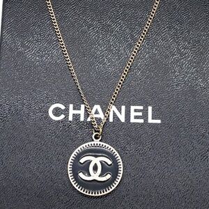 Authentic CHANEL Coco Mark Circle Medal 06P Necklace Silver/Black W/
Box